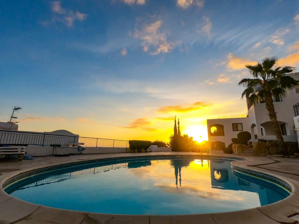 Ron'S Pergola Apartment Paphos 外观 照片